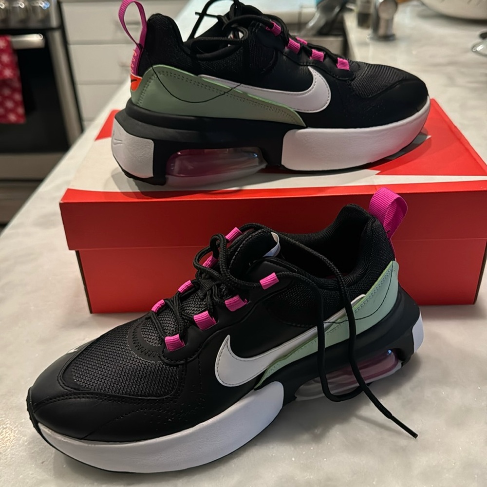 New in box Nike air Verona